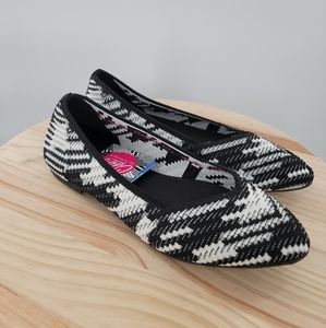 Skechers Women's Cleo Slip On Comfort Flats Black/White #158262 Size 7M